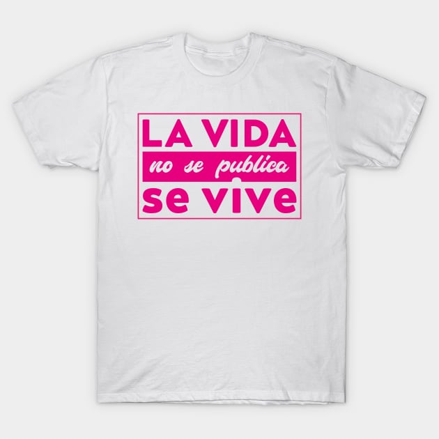 Spanish quote | La Vida no se publica se Vive T-Shirt by Daily Design